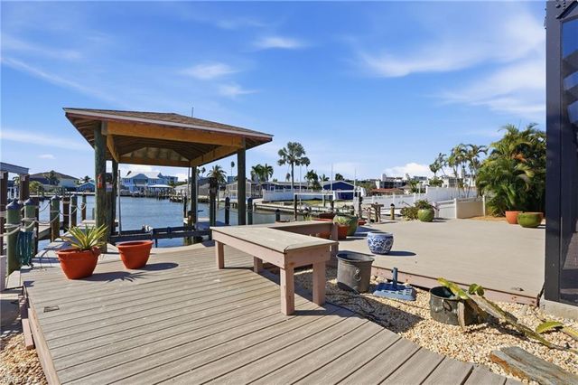 120 Albatross ST, Fort Myers Beach, FL 33931