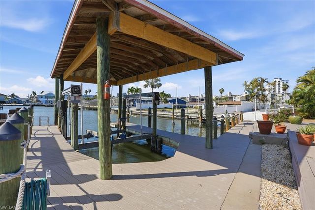 120 Albatross ST, Fort Myers Beach, FL 33931