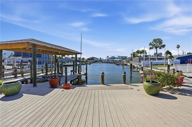 120 Albatross ST, Fort Myers Beach, FL 33931