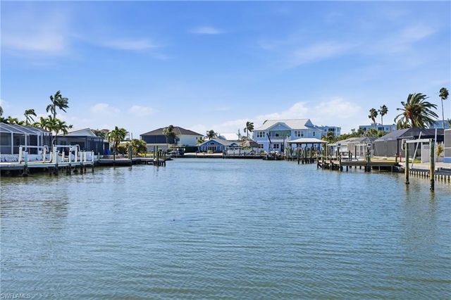 120 Albatross ST, Fort Myers Beach, FL 33931