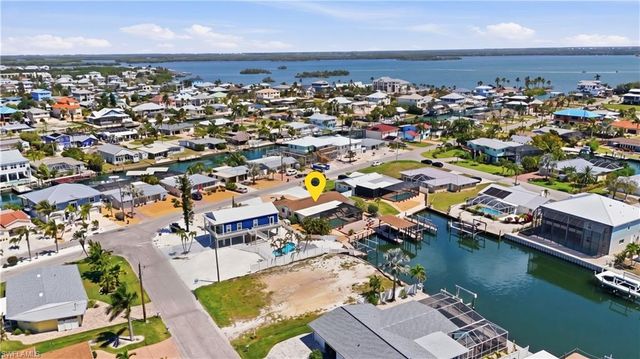120 Albatross ST, Fort Myers Beach, FL 33931