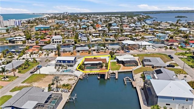 120 Albatross ST, Fort Myers Beach, FL 33931