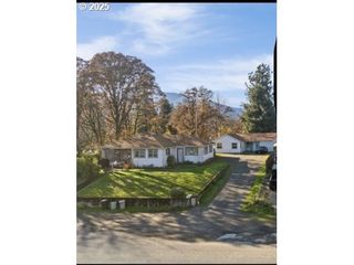 76464 HIGH St, Oakridge, OR 97463