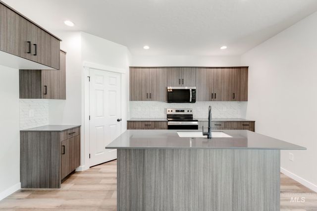 6699 W Fairy Falls Dr, Meridian, ID 83646