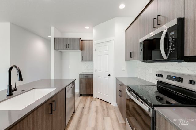 6699 W Fairy Falls Dr, Meridian, ID 83646