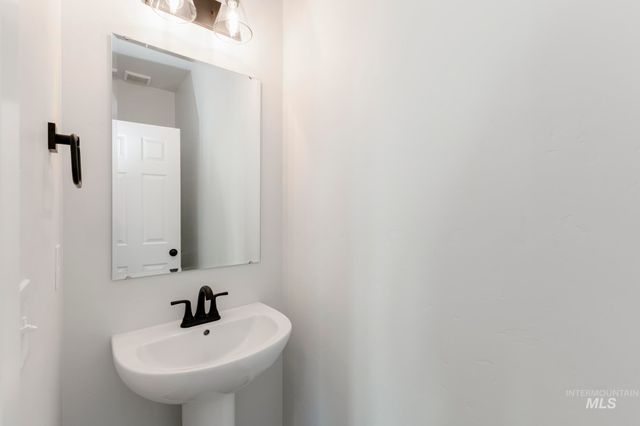 6699 W Fairy Falls Dr, Meridian, ID 83646