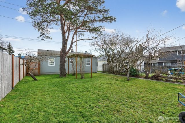 2417 Orleans St, Bellingham, WA 98228