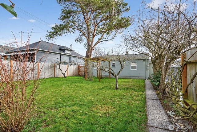 2417 Orleans St, Bellingham, WA 98228