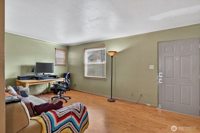 2417 Orleans St, Bellingham, WA 98228