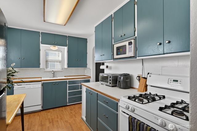 2417 Orleans St, Bellingham, WA 98228