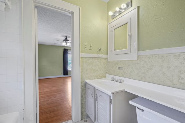 2625 S University Drive, Fort Worth, TX 76109