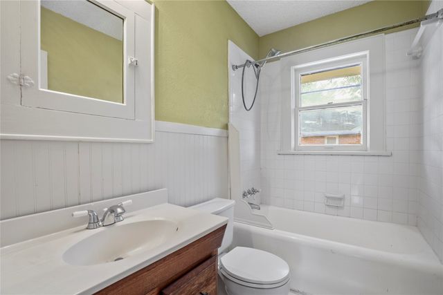 2625 S University Drive, Fort Worth, TX 76109