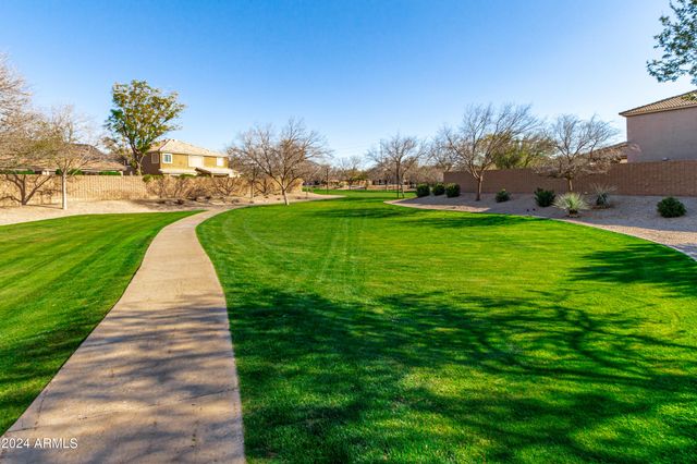 1870 E INDIGO Drive, Chandler, AZ 85286