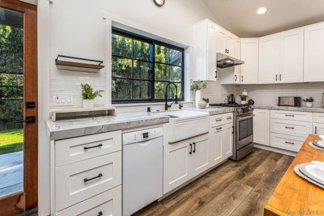 2335 Ivy Rd, Oceanside, CA 92054