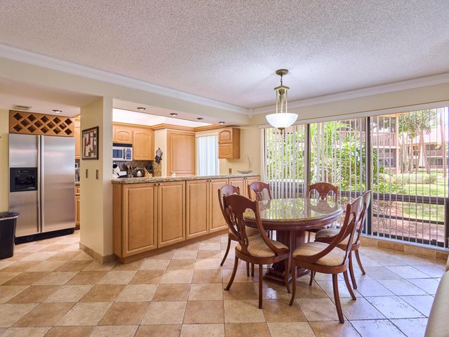 563 Brackenwood Place, Palm Beach Gardens, FL 33418