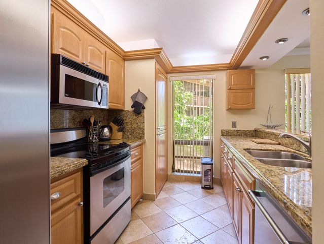 563 Brackenwood Place, Palm Beach Gardens, FL 33418