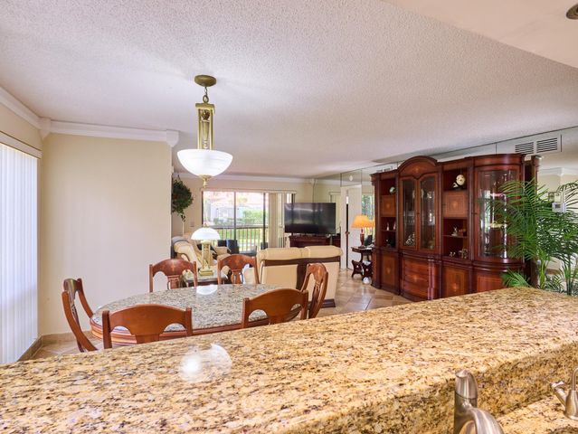 563 Brackenwood Place, Palm Beach Gardens, FL 33418