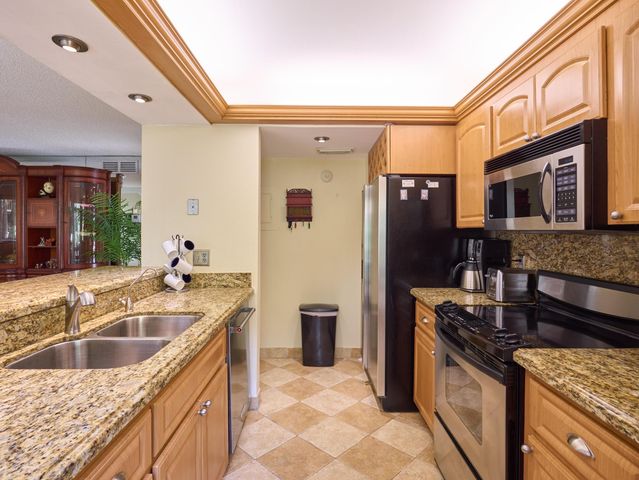 563 Brackenwood Place, Palm Beach Gardens, FL 33418