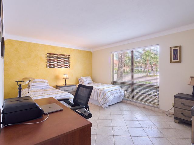 563 Brackenwood Place, Palm Beach Gardens, FL 33418