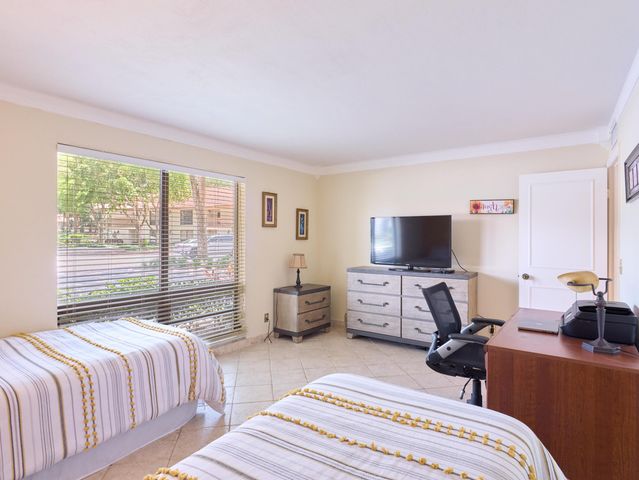 563 Brackenwood Place, Palm Beach Gardens, FL 33418