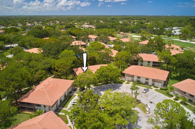 563 Brackenwood Place, Palm Beach Gardens, FL 33418