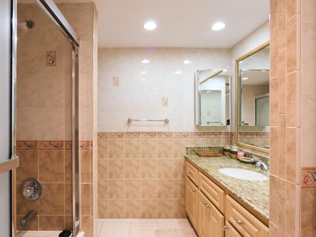 563 Brackenwood Place, Palm Beach Gardens, FL 33418