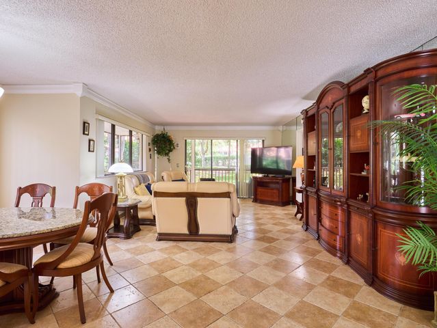 563 Brackenwood Place, Palm Beach Gardens, FL 33418