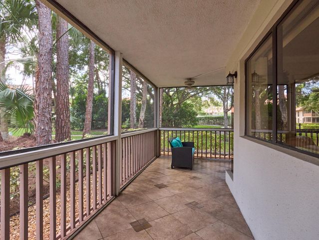 563 Brackenwood Place, Palm Beach Gardens, FL 33418