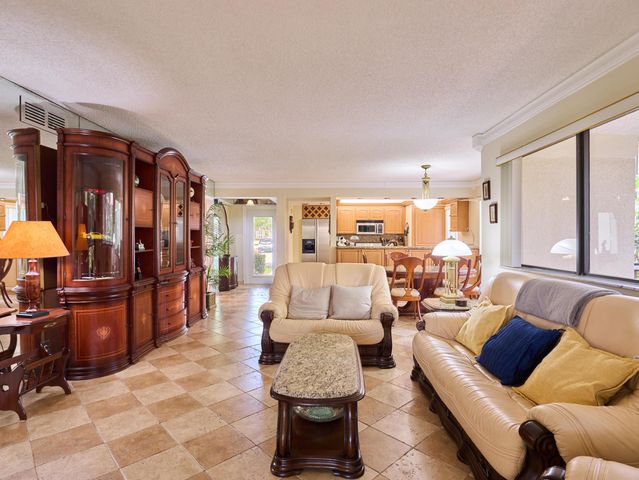 563 Brackenwood Place, Palm Beach Gardens, FL 33418