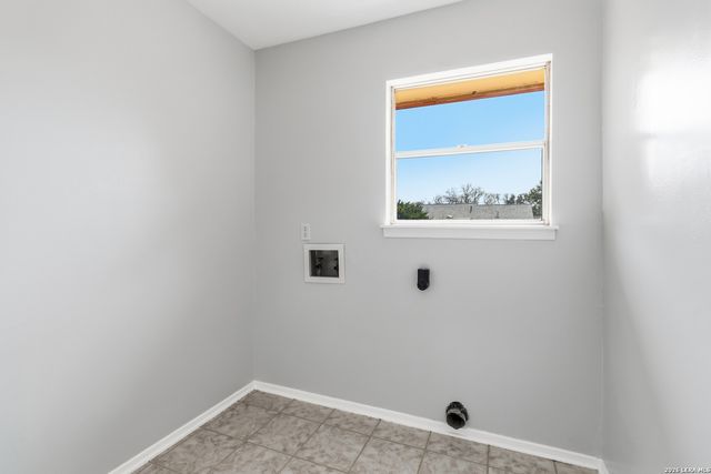 8314 Delphian Dr, Universal City, TX 78148