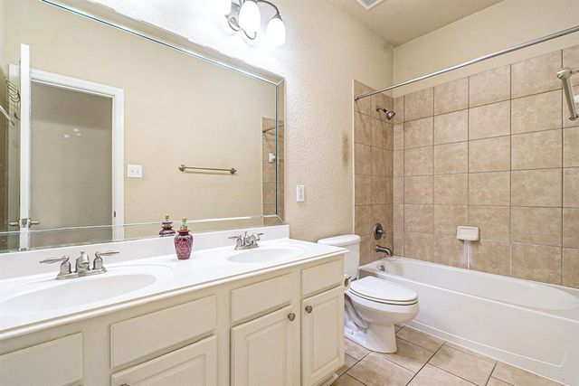 6 Caelin Court, The Woodlands, TX 77382