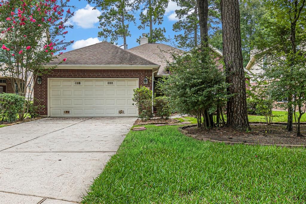 6 Caelin Court, The Woodlands, TX 77382