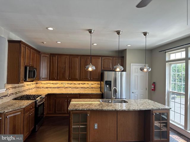 15 SWAN CT, Delran, NJ 08075