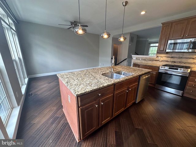 15 SWAN CT, Delran, NJ 08075