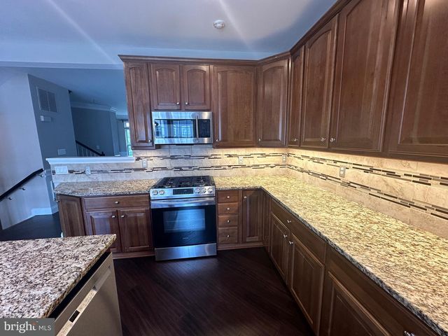 15 SWAN CT, Delran, NJ 08075