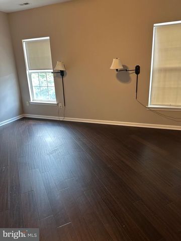 15 SWAN CT, Delran, NJ 08075