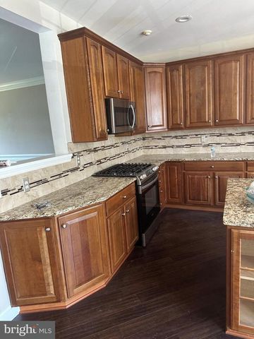 15 SWAN CT, Delran, NJ 08075