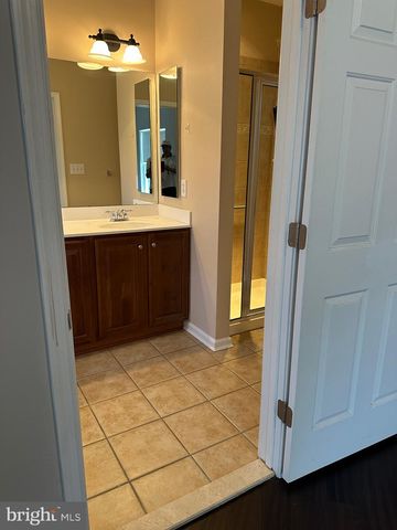 15 SWAN CT, Delran, NJ 08075