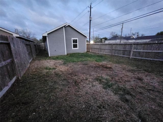 422 3rd Street, Rosenberg, TX 77471