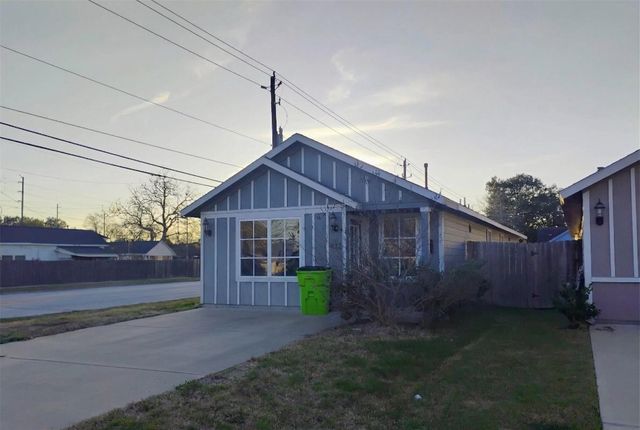 422 3rd Street, Rosenberg, TX 77471