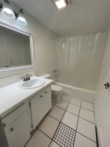 10832 SW 88th Street U13, Miami, FL 33176