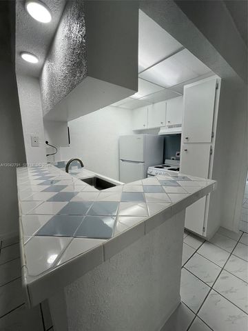 10832 SW 88th Street U13, Miami, FL 33176