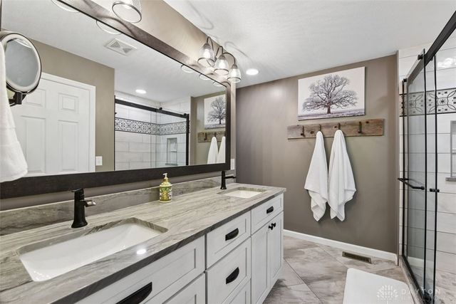 4223 Hunting Hawk Drive, Turtlecreek Twp, OH 45036