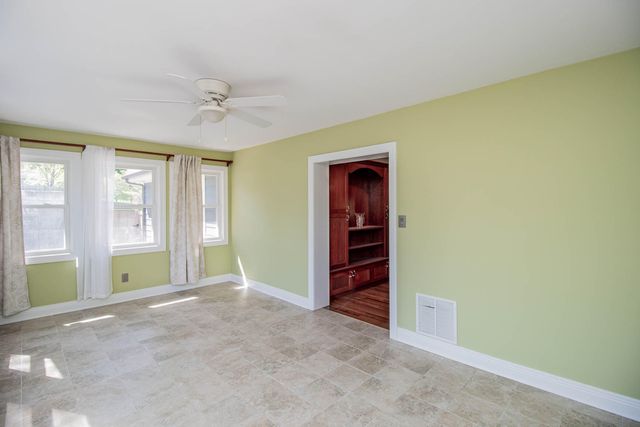 1025 Crestwood Heights, Paris, KY 40361