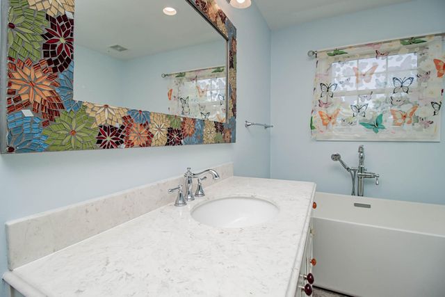 1025 Crestwood Heights, Paris, KY 40361