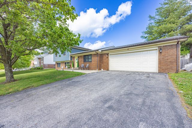 1025 Crestwood Heights, Paris, KY 40361