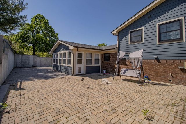 1025 Crestwood Heights, Paris, KY 40361