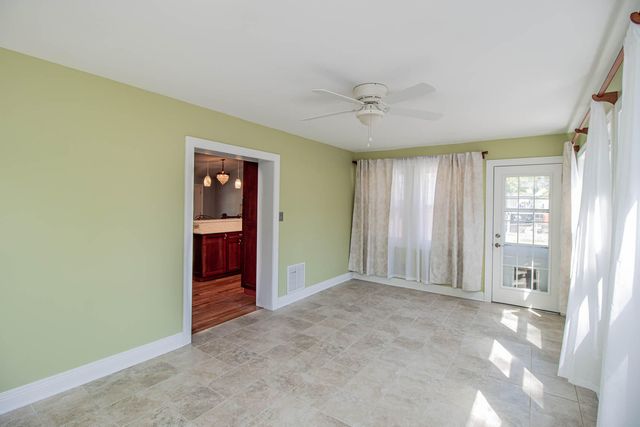 1025 Crestwood Heights, Paris, KY 40361