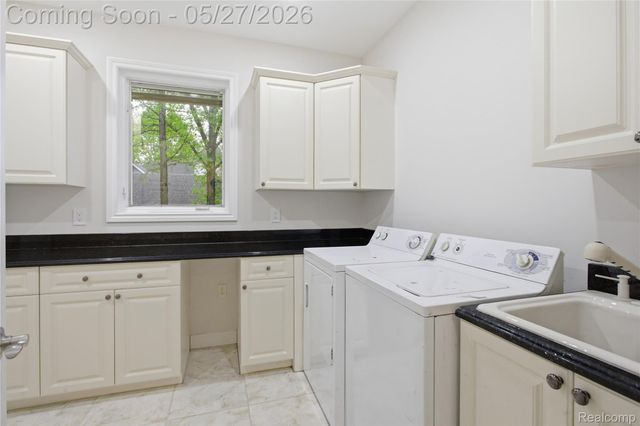 46500 Ryan Road, Shelby Charter Township, MI 48317