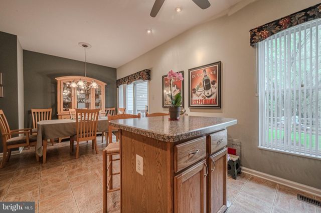 12 BARCLAY DR, Hockessin, DE 19707